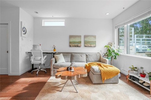102-1014 Park Blvd, Victoria, BC - Indoor Photo Showing Living Room