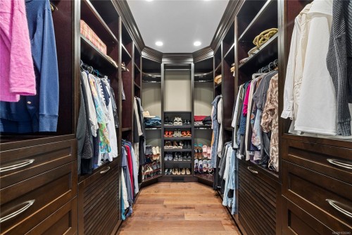 930 Eaglecrest Dr, Qualicum Beach, BC 