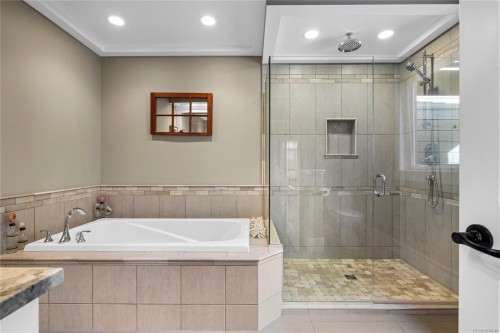 930 Eaglecrest Dr, Qualicum Beach, BC 