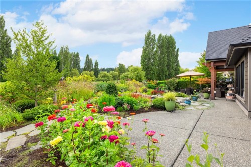 930 Eaglecrest Dr, Qualicum Beach, BC 