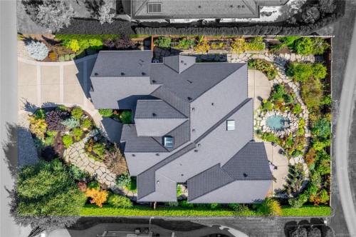 930 Eaglecrest Dr, Qualicum Beach, BC 