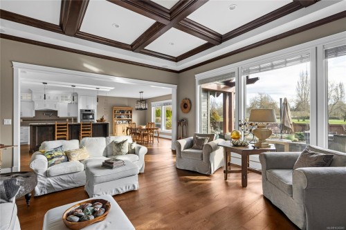 930 Eaglecrest Dr, Qualicum Beach, BC 