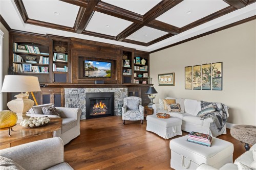 930 Eaglecrest Dr, Qualicum Beach, BC 