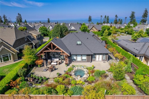 930 Eaglecrest Dr, Qualicum Beach, BC 