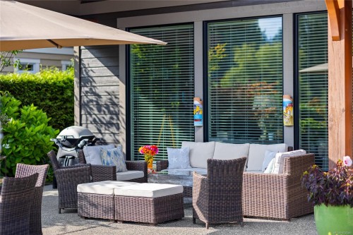 930 Eaglecrest Dr, Qualicum Beach, BC 