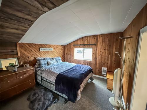 5844 Highway 33, Beaverdell, BC - Indoor Photo Showing Bedroom