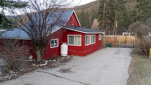 5844 Highway 33, Beaverdell, BC - Outdoor