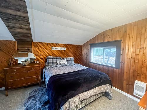 5844 Highway 33, Beaverdell, BC - Indoor Photo Showing Bedroom
