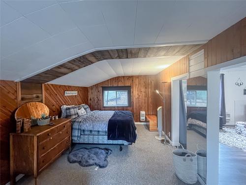 5844 Highway 33, Beaverdell, BC - Indoor Photo Showing Bedroom
