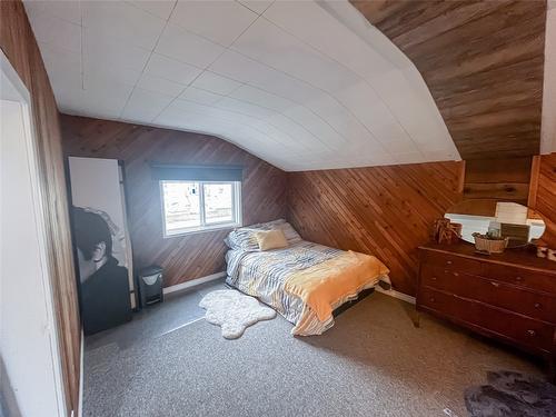 5844 Highway 33, Beaverdell, BC - Indoor Photo Showing Bedroom