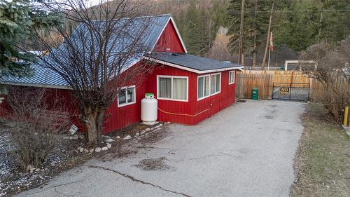 5844 Highway 33, Beaverdell, BC - Outdoor