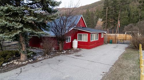 5844 Highway 33, Beaverdell, BC - Outdoor