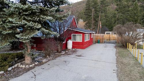 5844 Highway 33, Beaverdell, BC - Outdoor