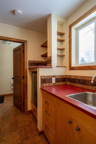 1918 Camozzi Road, Revelstoke, BC - Indoor Photo Showing Kitchen