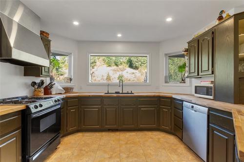 1065 Bx Road, Vernon, BC - Indoor Photo Showing Kitchen