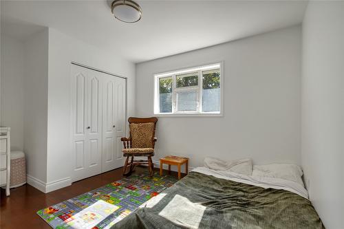 1065 Bx Road, Vernon, BC - Indoor Photo Showing Bedroom