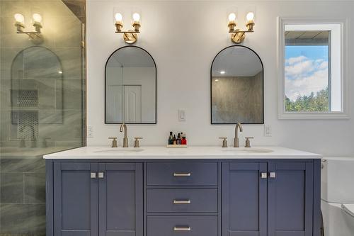 1065 Bx Road, Vernon, BC - Indoor Photo Showing Bathroom