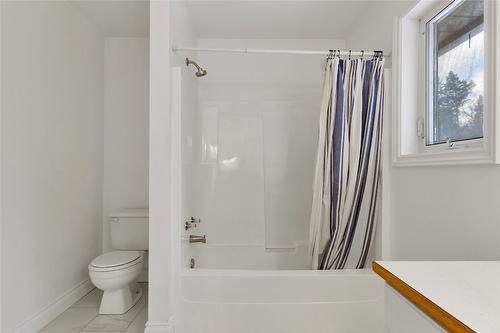 1065 Bx Road, Vernon, BC - Indoor Photo Showing Bathroom