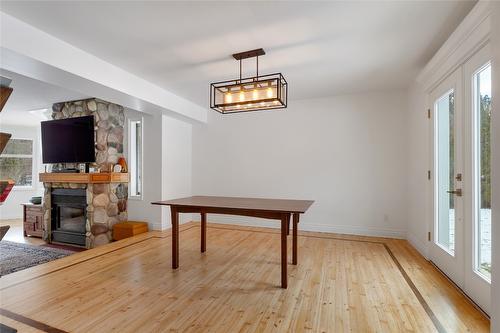 1065 Bx Road, Vernon, BC - Indoor Photo Showing Other Room With Fireplace