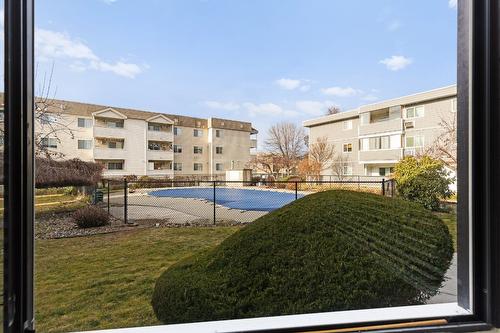 112-445 All Star Court, Kelowna, BC - Outdoor