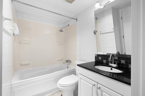 112-445 All Star Court, Kelowna, BC - Indoor Photo Showing Bathroom