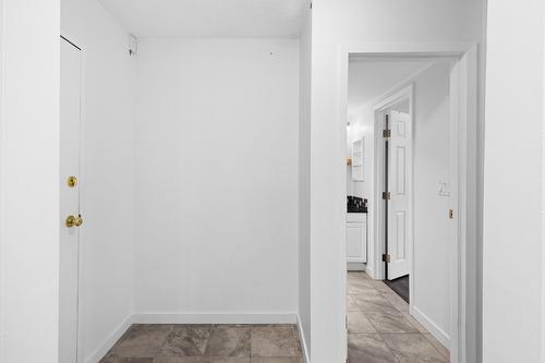 112-445 All Star Court, Kelowna, BC - Indoor Photo Showing Other Room