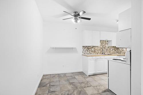112-445 All Star Court, Kelowna, BC - Indoor Photo Showing Kitchen With Double Sink