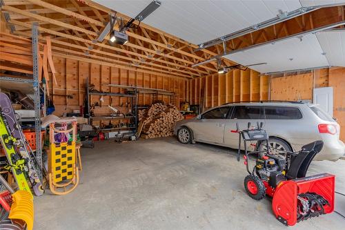 185 Caribou Way, Osoyoos, BC - Indoor Photo Showing Garage