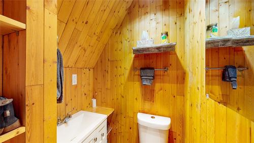 320 2Nd Avenue, Cranbrook, BC - Indoor Photo Showing Bathroom