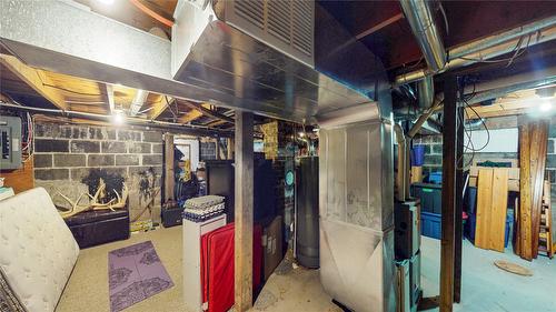 320 2Nd Avenue, Cranbrook, BC - Indoor Photo Showing Basement
