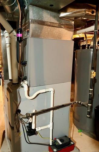 320 2Nd Avenue, Cranbrook, BC - Indoor Photo Showing Basement