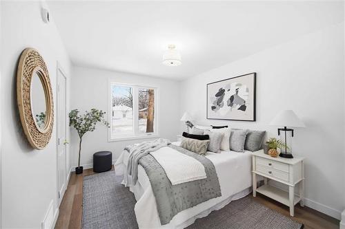 146 Hill St, Winnipeg, MB 