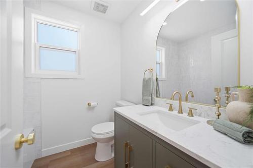 146 Hill St, Winnipeg, MB 