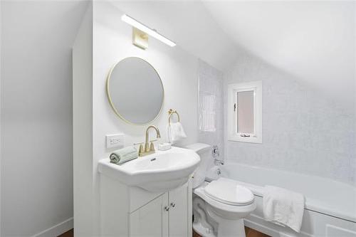 146 Hill St, Winnipeg, MB 