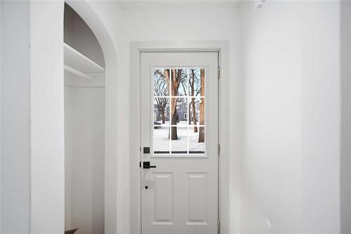 146 Hill St, Winnipeg, MB 