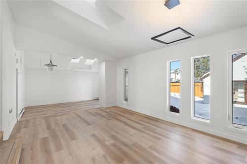 297 Matheson Ave, Winnipeg, MB 