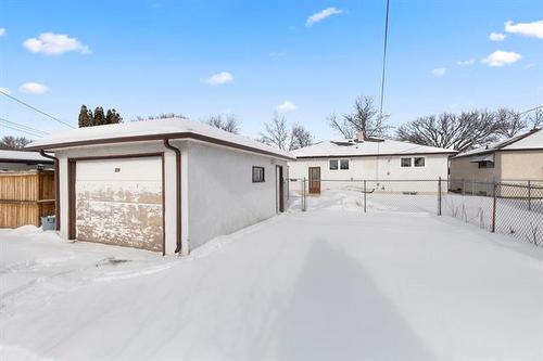 134 Newman Ave, Winnipeg, MB 