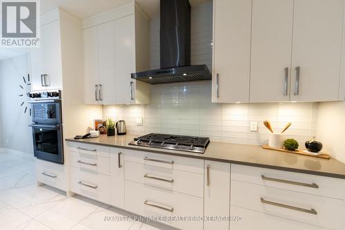 3354 Mersea Street, London South (South V), ON - Indoor Photo Showing Kitchen With Upgraded Kitchen