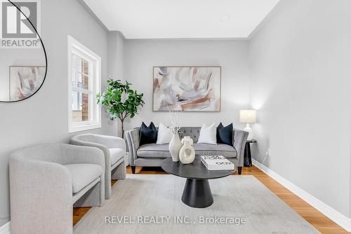 1769 Carousel Drive, Pickering, ON - Indoor Photo Showing Living Room