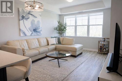 403 - 100 The Promenade, Central Elgin, ON - Indoor Photo Showing Living Room