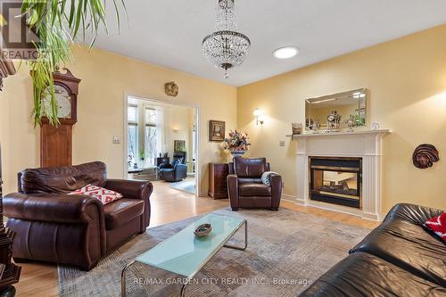 5114 Meadowood Lane, Lincoln (Beamsville), ON - Indoor Photo Showing Living Room With Fireplace
