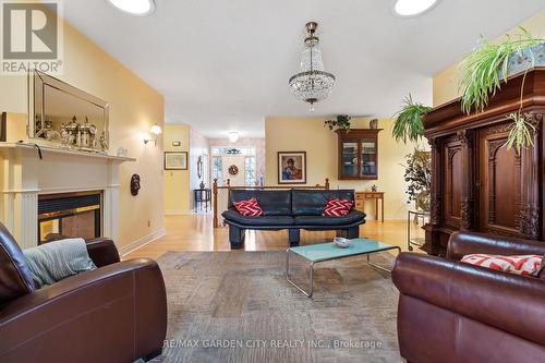 5114 Meadowood Lane, Lincoln (Beamsville), ON - Indoor Photo Showing Living Room With Fireplace