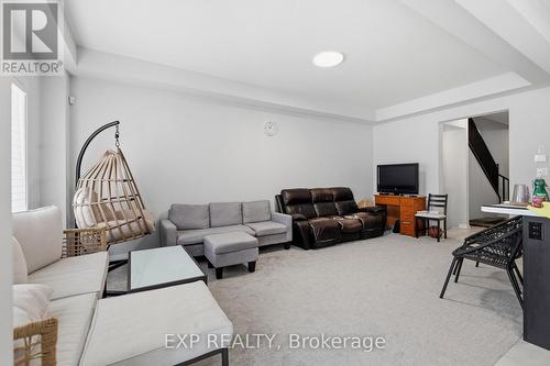 7372 Marvel Drive, Niagara Falls (Brown), ON - Indoor Photo Showing Living Room