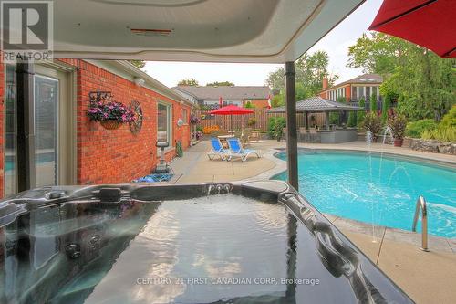 811 Clearview Crescent, London North (North Q), ON - Outdoor With In Ground Pool