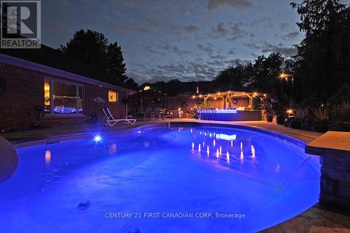 811 Clearview Crescent, London North (North Q), ON - Outdoor With In Ground Pool With Deck Patio Veranda