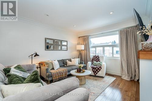 145 - 1050 Shawnmarr Road, Mississauga, ON - Indoor Photo Showing Living Room