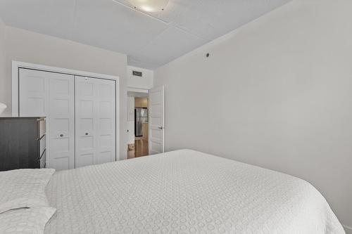 Chambre à coucher principale - 203-2229 Rue Ste-Catherine E., Montréal (Ville-Marie), QC - Indoor Photo Showing Bedroom