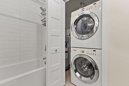 Salle de lavage - 203-2229 Rue Ste-Catherine E., Montréal (Ville-Marie), QC - Indoor Photo Showing Laundry Room