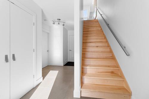 Staircase - 831 Rue Chancellor, Sherbrooke (Les Nations), QC 