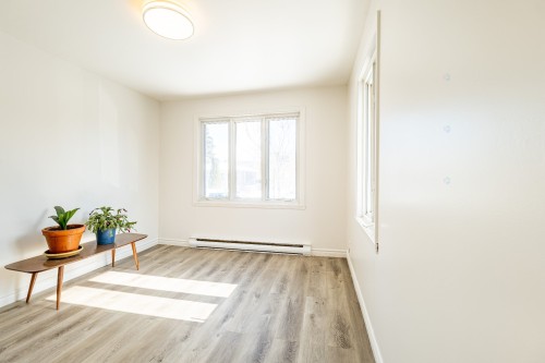 Chambre à coucher - 361 Rue Brodeur, Longueuil (Le Vieux-Longueuil), QC - Indoor Photo Showing Other Room